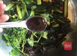 Illustration of how to make cold cucumbers 8