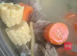 Illustration of how to make pork ribs and corn soup 4