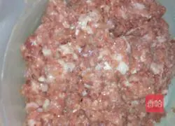 Illustration of how to make big meat buns 3