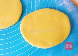 Illustration of how to make corn buns 8