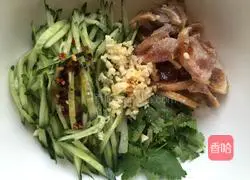 Illustration of how to make pig ears mixed with cucumber 2