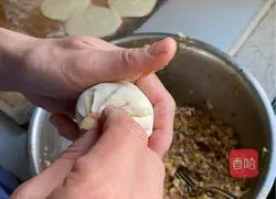 Illustration of how to make pork and mushroom buns 13