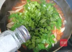 Illustration of making scissor noodles 8