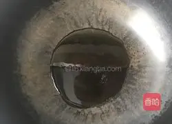 Illustration of how to make the home version of egg persimmon noodles 4