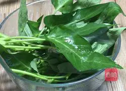 Illustration of how to make pork slices in sour soup 3