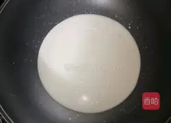 Homemade Illustration of how to make condensed milk 1