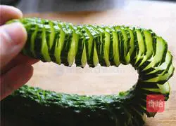 Illustration of how to make coir raincoat cucumber 6