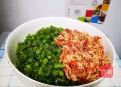 Illustration of making dumplings stuffed with beans and beef stuffing 8