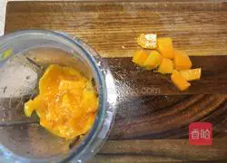 Illustration of how to make mango yogurt cup 6