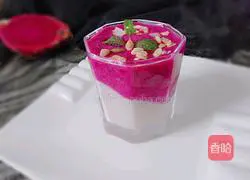 Illustration of how to make two-color yogurt shake 7