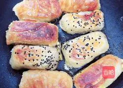 Illustration of how to make crispy meat spring rolls (flying cake version) 16