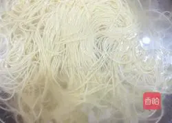 Illustration of how to make noodles with scallion oil 5