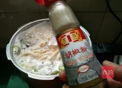 Illustration of how to make scallion and oyster meat noodle soup 10