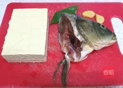 Illustration of how to make fish head and tofu soup 1