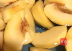 Illustration of how to make canned yellow peaches 2