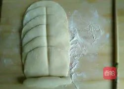 Illustration of how to make flower steamed buns 12