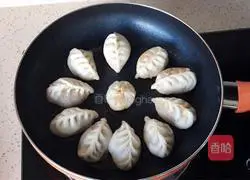 Illustration of how to make fried buns 7