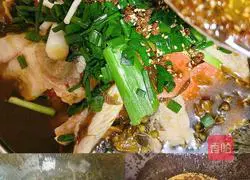 Illustration of how to make mullet fillets in sour soup 11