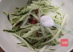 Cold wolfberry cucumber Illustration of how to do it 5