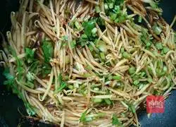 Spicy bean sprouts and pork noodles Illustration of how to do it 8