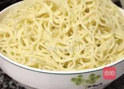 Illustration of how to make Sichuan cold noodles 1