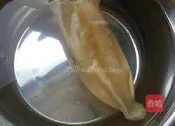 Illustration of how to cook chicken soup with fish maw 2