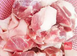 Illustration of roasting pig's feet with peanuts 2