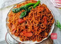 Illustration of how to make delicious fried instant noodles 14