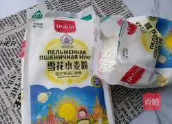 Illustration of how to make milk-flavored flower rolls 2