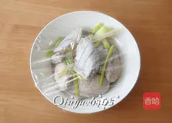 Illustration of how to make salt-baked chicken wings 5