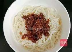 Illustration of how to make noodles with mushroom meat sauce 6