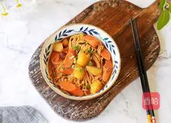 Illustration of how to make potato and ham braised noodles 16