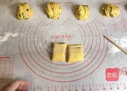 Illustration of how to make pumpkin chive rolls 17