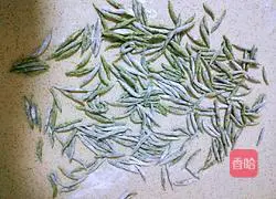 Illustration of how to make spinach rub 14