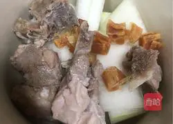 Illustration of how to make Scallop, Winter Melon and Pork Ribs Soup 4