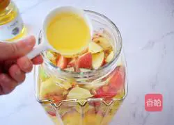 Illustration of how to make fruit cold brew tea 13