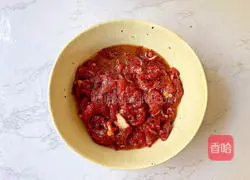 Illustration of how to make green pepper stir-fried beef 2