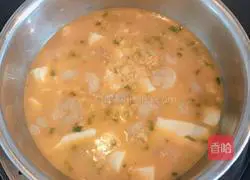 Illustration of how to make shrimp and tofu soup in golden soup 16