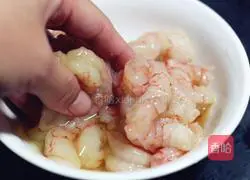 Illustration of how to make smooth egg and shrimp 4