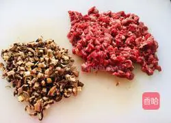 Illustration of how to make noodles with mushroom and beef sauce 3