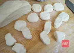 Beef Illustration of how to make steamed buns 8