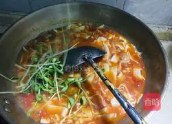 Illustration of how to make egg and tomato noodle soup 14