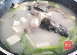 Simple crucian carp tofu soup recipe 4