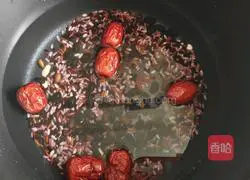 Illustration of how to make black bean and brown rice paste 4