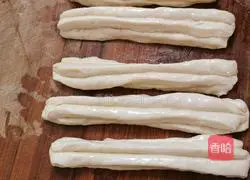 Illustration of how to make fried dough sticks 2