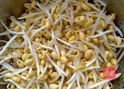 Illustration of how to make tripe and bean sprout soup 3