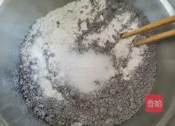 Illustration of how to make handmade black sesame steamed buns 1