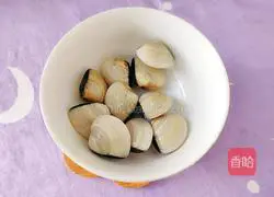 Fresh shrimps and white clams Illustration of how to make corn and lotus root soup 10