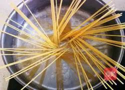 Illustration of how to make roasted seasonal vegetable pasta 4