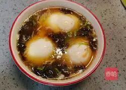 Illustration of how to make poached eggs 11